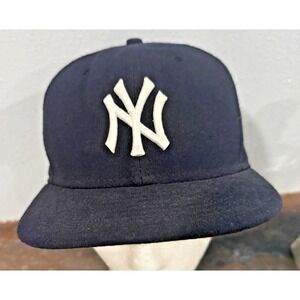 New Era 59FIFTY New York Yankees On-Field Fitted Cap 7 3/8 Navy MLB